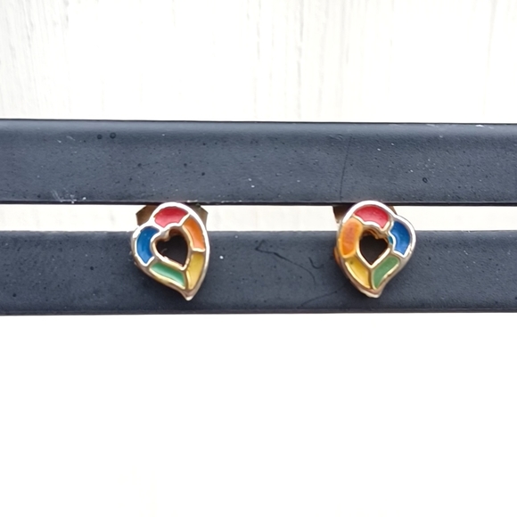 Vintage Rainbow Heart Stud Earrings - Picture 4 of 8